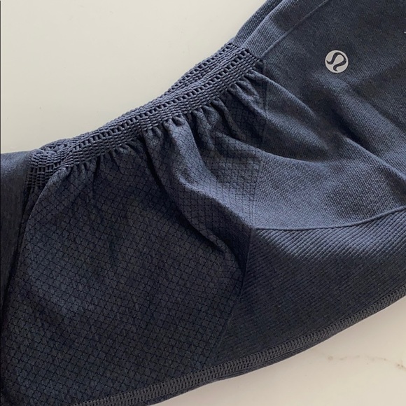 Lululemon In The Flow Crop size 6 dark gray - Picture 4 of 4